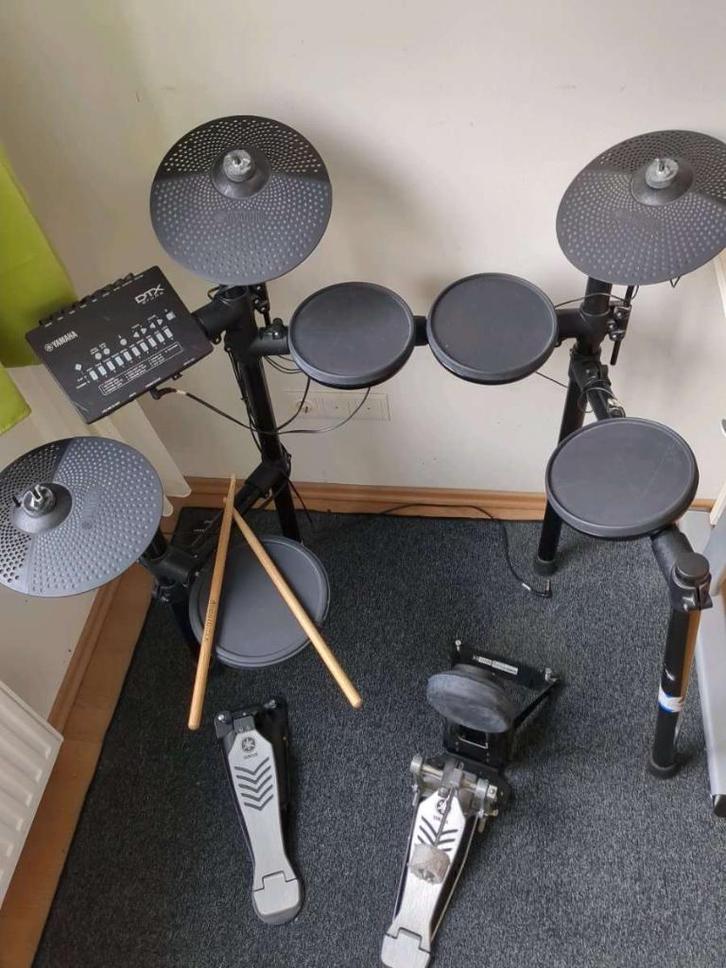Yamaha DTX e-drumset inclusief kruk, accessoires, Muziek en Instrumenten, Drumstellen en Slagwerk, Zo goed als nieuw, Yamaha, Elektronisch