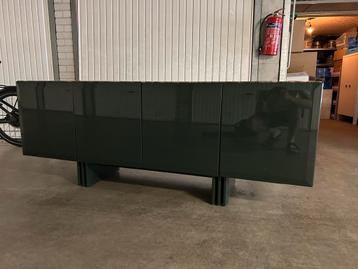 Donkergroen marmeren dressoir beschikbaar voor biedingen