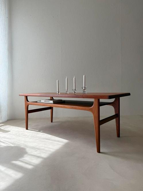 Deens design salontafel gerenoveerd 60s design coffee table, Antiek en Kunst, Antiek | Meubels | Tafels, Ophalen of Verzenden