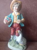 Vintage porselein beeldje jongen met gans, Ophalen of Verzenden