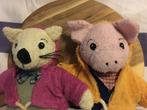 2 badstof rammelaar knuffels, varken en kat met jasje, nieuw, Ophalen, Nieuw