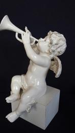 Figurine ENGEL met Schalmei <> PUTTO zittend op BLOK, 22 cm., Ophalen of Verzenden