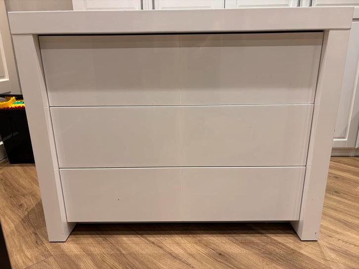 Hoogglans Witte Commode - Ladekast met 3 Lades, Huis en Inrichting, Kasten | Dressoirs, Zo goed als nieuw, 100 tot 150 cm, 50 tot 75 cm