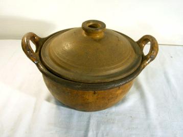 Antieke kookpot van Ardeens aardewerk beschikbaar voor biedingen