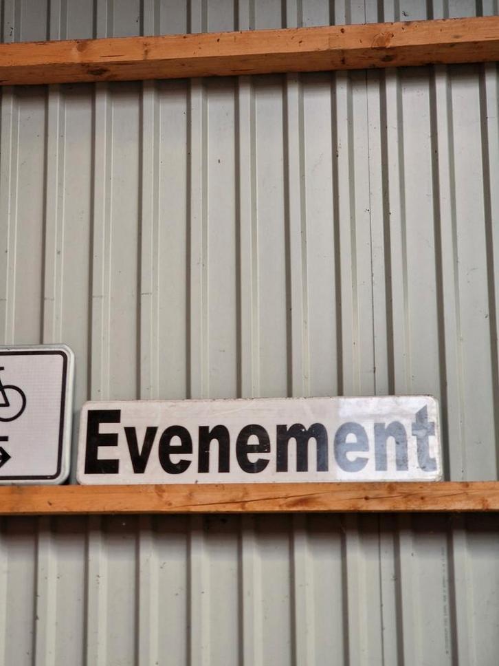 Aluminum reclame bord "Evenement" kroeg/ keet, Huis en Inrichting, Woonaccessoires | Tekstborden en Spreuken, Zo goed als nieuw