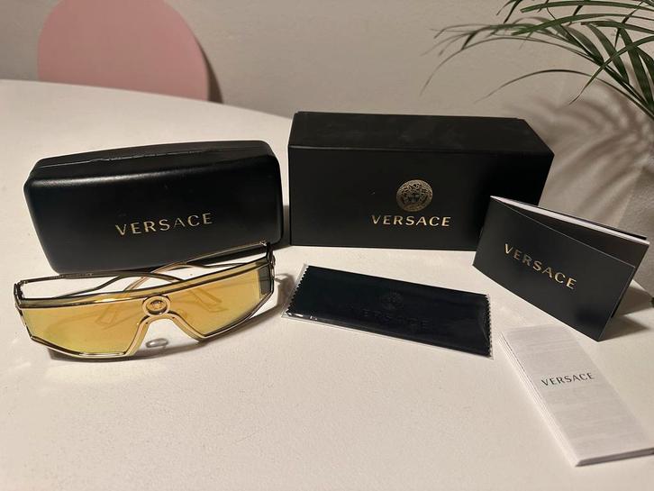 Versace Medusa Shield Gold - Zonnebril, Sieraden, Tassen en Uiterlijk, Zonnebrillen en Brillen | Heren, Zo goed als nieuw, Zonnebril