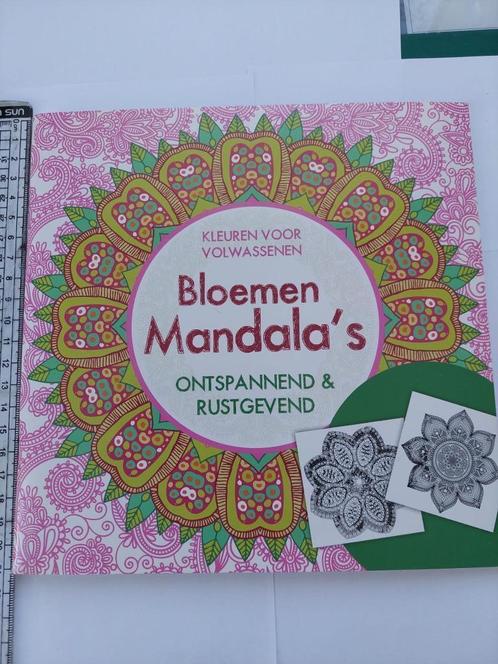 Bloemen mandala's Kleuren voor volwassenen, Hobby en Vrije tijd, Tekenen, Nieuw, Ophalen