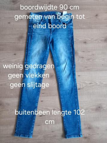 jeans beschikbaar voor biedingen