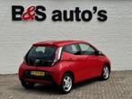 Toyota Aygo 1.0 VVT-i x-play Airco Achteruitrijcamera Multim, Voorwielaandrijving, Stof, Euro 6, 4 stoelen