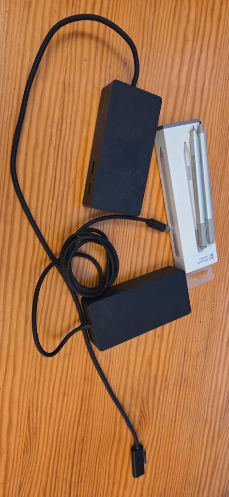 Dockingstation microsoft surface tab met 2x pennen, Computers en Software, Dockingstations, Zo goed als nieuw, Docking station