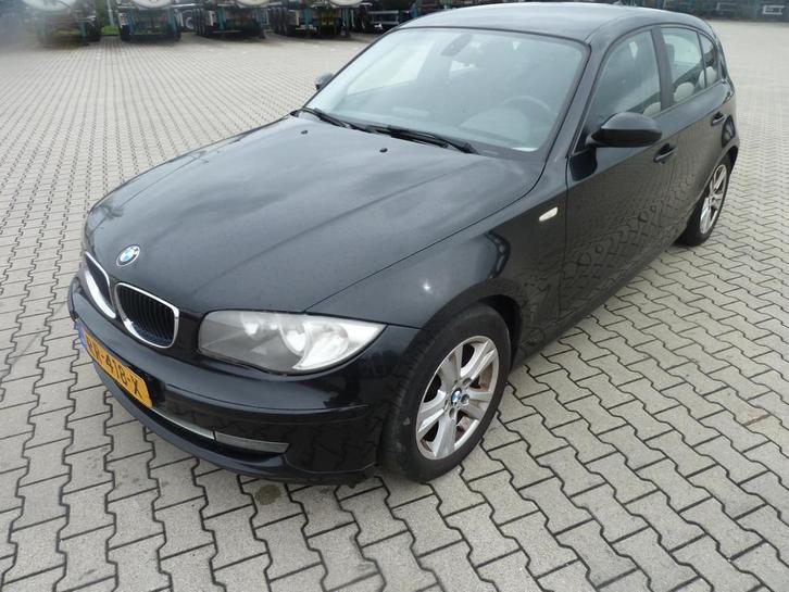BMW 1-serie 120i High Executive automaat beschrijving lezen, Auto diversen, Schadeauto's, BMW, Automaat, Benzine, Hatchback, Zwart