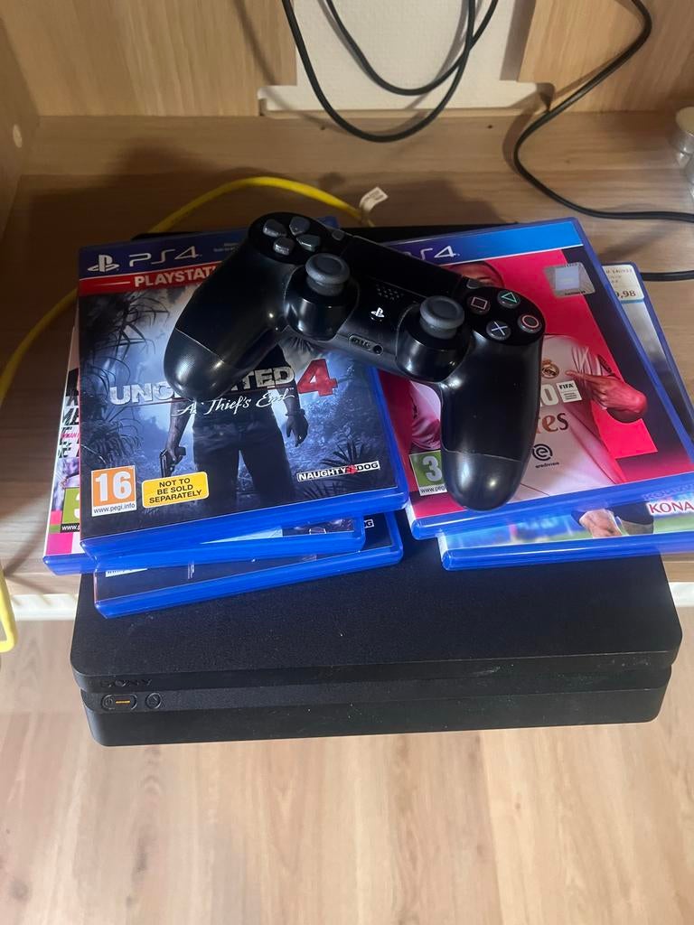 PlayStation 4 in goede staat + games & controller, Ophalen of Verzenden, Met 1 controller, Slim, Gebruikt