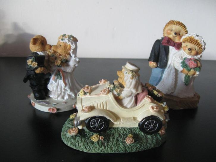 Drie beeldjes met beren bruidspaartjes goede staat, Verzamelen, Beelden en Beeldjes, Zo goed als nieuw, Dier, Ophalen of Verzenden
