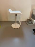 2x Stijlvolle witte Lapalma barkrukken, 2 krukken, Ophalen, Zo goed als nieuw, 60 tot 90 cm