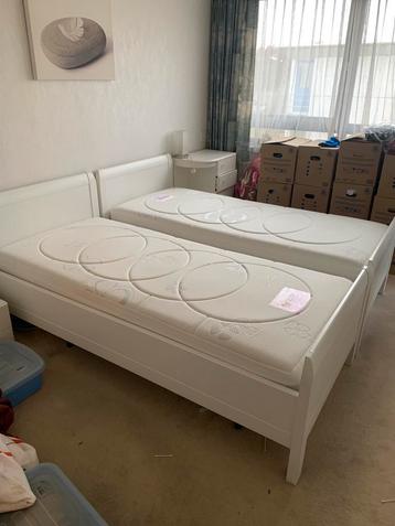 GRATIS SLAAPKAMER TWEE BEDDEN MET ELEKTRISCHE BODEMS. beschikbaar voor biedingen