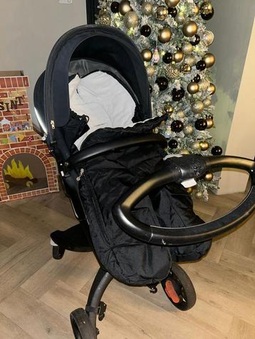 Stokke V6 kinderwagen met voetenzak beschikbaar voor biedingen