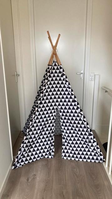 Speeltent tipi beschikbaar voor biedingen