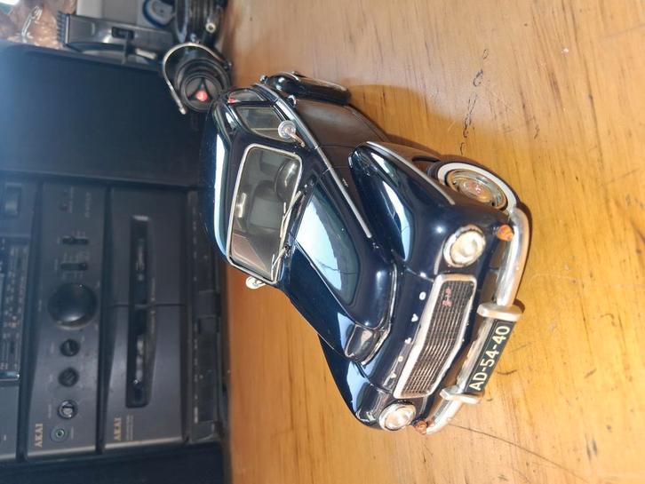 Prachtige volvo van het merk Revell., Hobby en Vrije tijd, Modelauto's | 1:18, Zo goed als nieuw, Revell, Ophalen of Verzenden