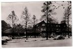 Apeldoorn 1956. Fotokaart van  Hotel Bloemink (auto)., Ophalen of Verzenden, 1940 tot 1960, Gelopen, Gelderland