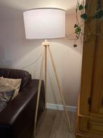 Karwei Staande Lamp - 3 Poten, Witte Kap, Huis en Inrichting, Lampen | Vloerlampen, Ophalen of Verzenden, Zo goed als nieuw, Hout