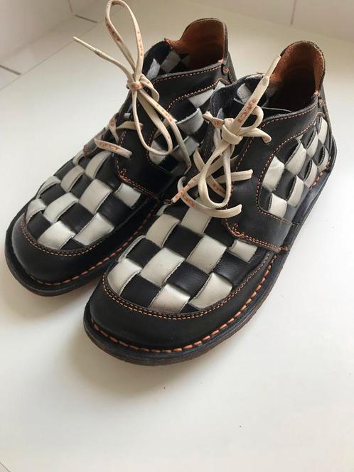 Schoenen, gevlochten in zwart/wit leer, Sieraden, Tassen en Uiterlijk, Tassen | Damestassen, Zo goed als nieuw, Ophalen of Verzenden