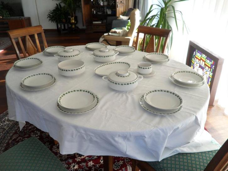 SERVIES, Huis en Inrichting, Keuken | Servies, Nieuw, Compleet servies, Overige stijlen, Porselein, Ophalen of Verzenden