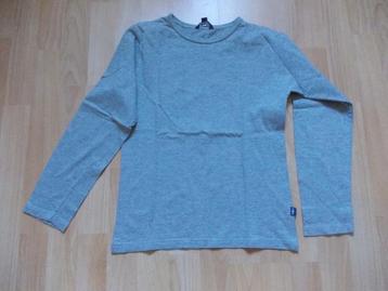 Grijze longsleeve, maat 140/146. beschikbaar voor biedingen