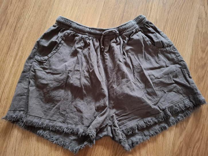 Bruine korte broek  M (Franse maat L), Kleding | Dames, Broeken en Pantalons, Zo goed als nieuw, Maat 38/40 (M), Bruin, Kort, Ophalen of Verzenden