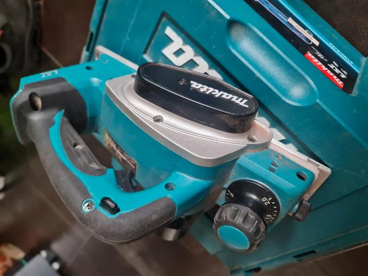 Makita DKP180 accu schaaf, Doe-het-zelf en Verbouw, Schaafmachines, Zo goed als nieuw, Ophalen of Verzenden