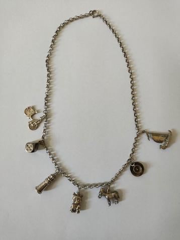 Prachtige zilveren vintage halsketting met 7 bedels beschikbaar voor biedingen