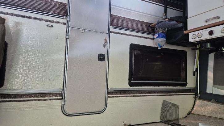 Te koop caravan met voortent in Ouren, camping International, Caravans en Kamperen, Caravans, Particulier, tot en met 4, Rondzit