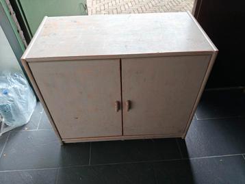 Houten kast - gratis af te halen! beschikbaar voor biedingen