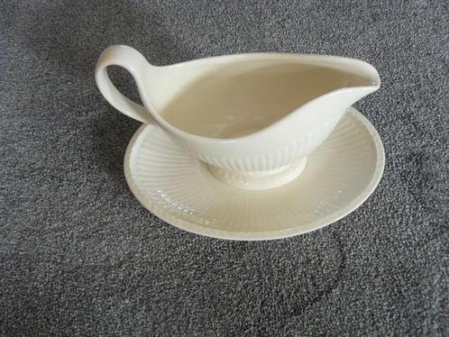 Nieuwe Wedgwood saus/jus kom met onderbord., Huis en Inrichting, Keuken | Servies, Nieuw, Kom(men), Wedgwood, Porselein, Ophalen of Verzenden