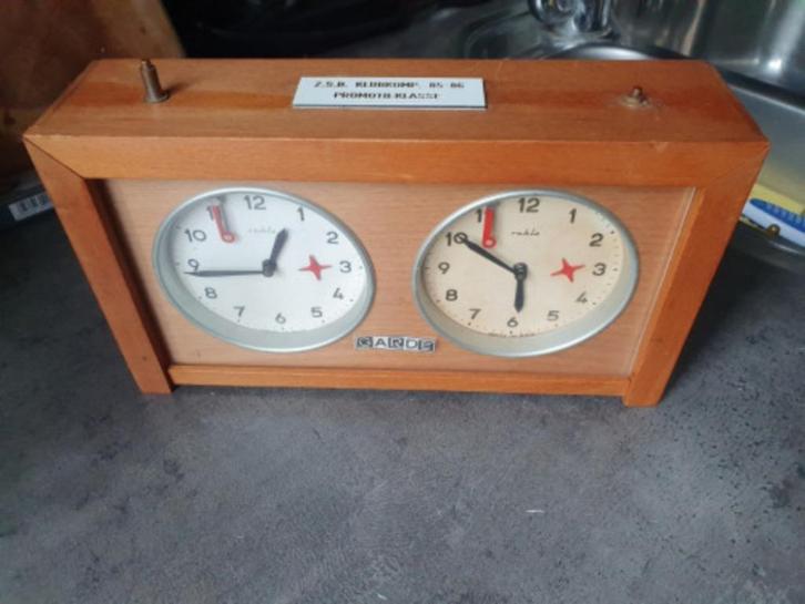 Leuke vintage analoge schaakklok van het duitse merk garde.., Antiek en Kunst, Antiek | Klokken, Ophalen of Verzenden