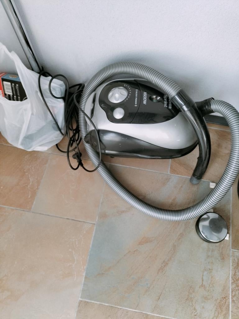 Hoover Sprint Stofzuiger - 1600W - Defecte kabel, Gebruikt, Stofzuiger, 1600 tot 2000 watt, Ophalen
