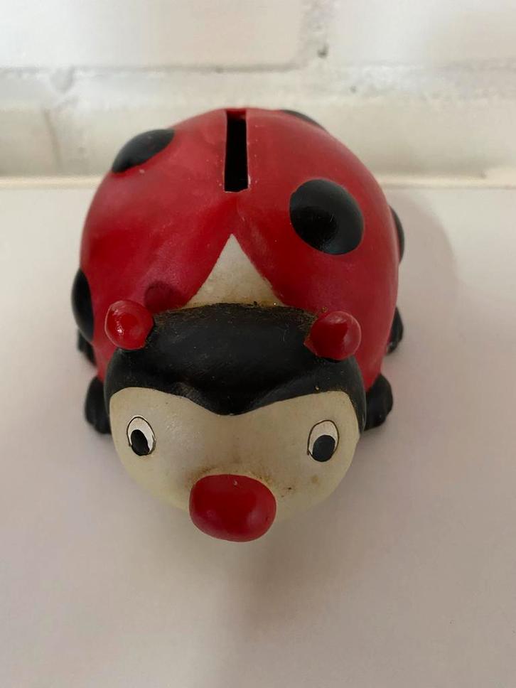 Vintage Spaarpot - Lieveheersbeestje, Verzamelen, Spaarpotten, Gebruikt, Overige thema's, Steen, Aardewerk of Keramiek, Ophalen of Verzenden