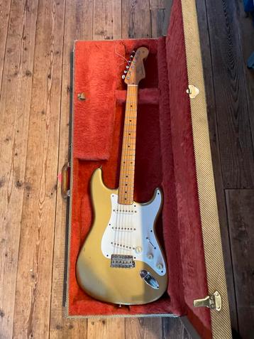 Vintage Gouden Fender Stratocaster met koffer beschikbaar voor biedingen