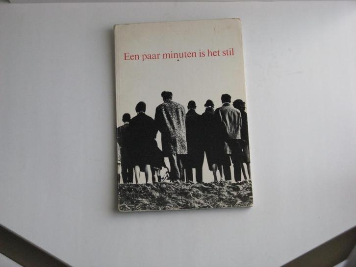 een paar minuten is het stil. Beelden van de Oorlog, Boeken, Overige Boeken, Gelezen, Ophalen of Verzenden