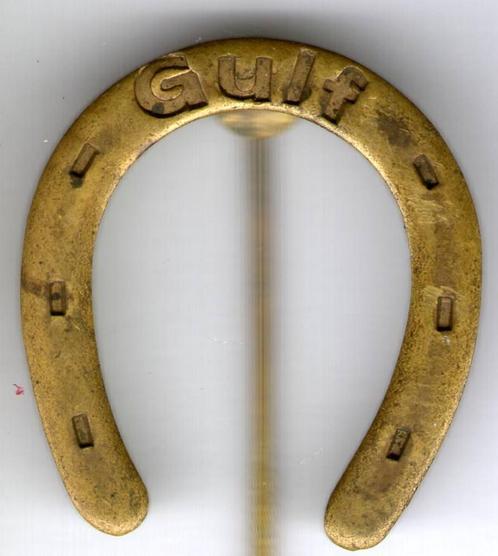 GULF koper hoefijzer brandstoffen speldje ( M_104 ), Verzamelen, Speldjes, Pins en Buttons, Zo goed als nieuw, Speldje of Pin