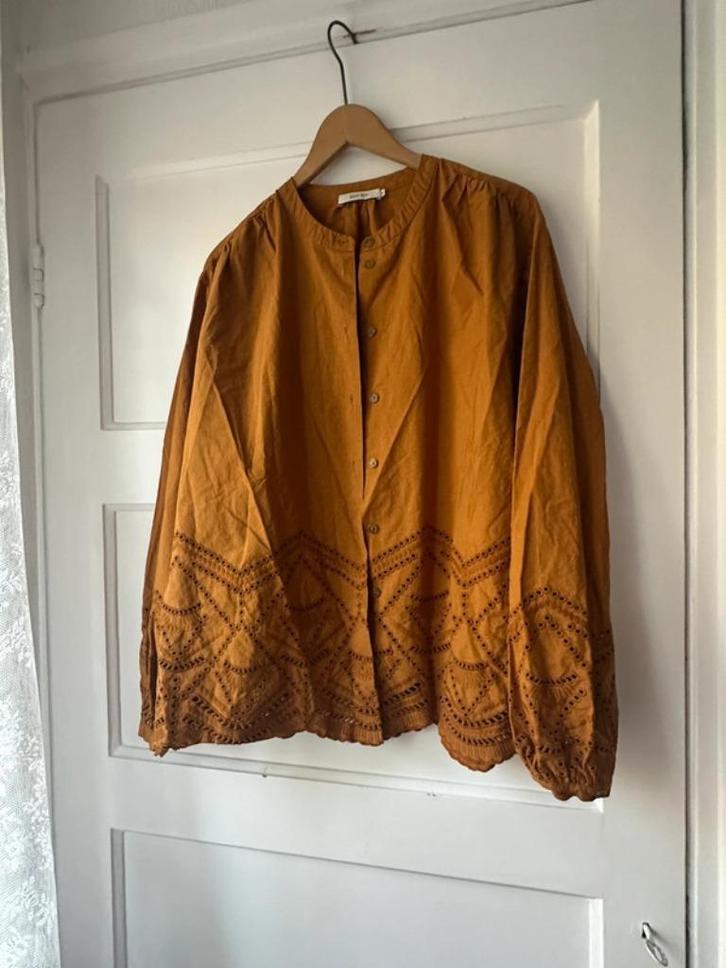 diep oker bruine broderie pofmouw blouse Sissy Boy XL 44, Kleding | Dames, Blouses en Tunieken, Zo goed als nieuw, Maat 42/44 (L)