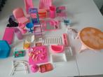 Jaren 90 barbie spulletjes oa meubels. Wandelwagen jaren 60, Ophalen of Verzenden, Gebruikt
