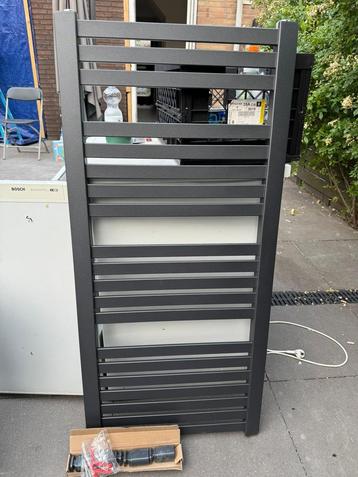 Design Radiator Badkamer Antraciet beschikbaar voor biedingen