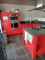 Stevige rode keuken, Huis en Inrichting, Ophalen, U-keuken, Graniet of Steen, Zo goed als nieuw