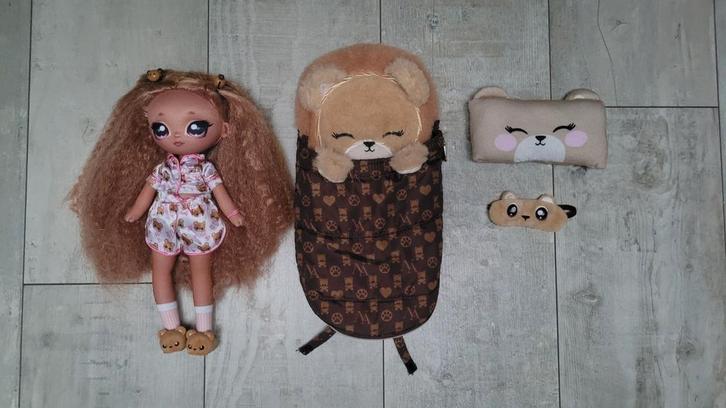 Na! Na! Na! Surprise Teens Slumber Party Lara Vonn, Kinderen en Baby's, Speelgoed | Poppen, Zo goed als nieuw, Overige typen, Ophalen of Verzenden