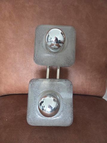 Mooie Wandlamp met Twee Lichtpunten beschikbaar voor biedingen