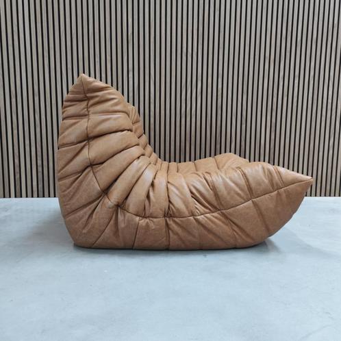 Ligne Roset togo - Eenzits cognac - vol aniline leder, Antiek en Kunst, Antiek | Meubels | Stoelen en Banken, Ophalen of Verzenden