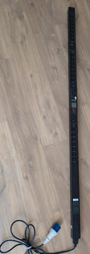 APC AP8959EU3 Switched Rack PDU – 32A 3-Fase – Professioneel, Computers en Software, Netwerk switches, Zo goed als nieuw, Ophalen of Verzenden