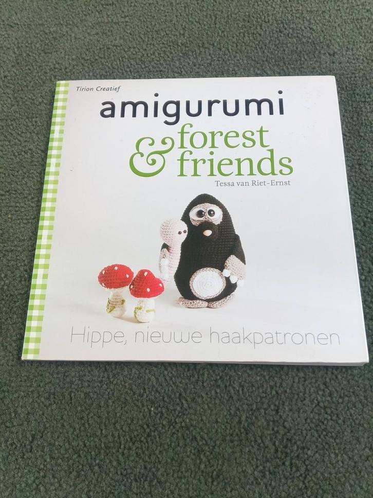 Tessa van Riet-Ernst - Amigurumi en forest friends, Boeken, Hobby en Vrije tijd, Zo goed als nieuw, Breien en Haken, Ophalen of Verzenden