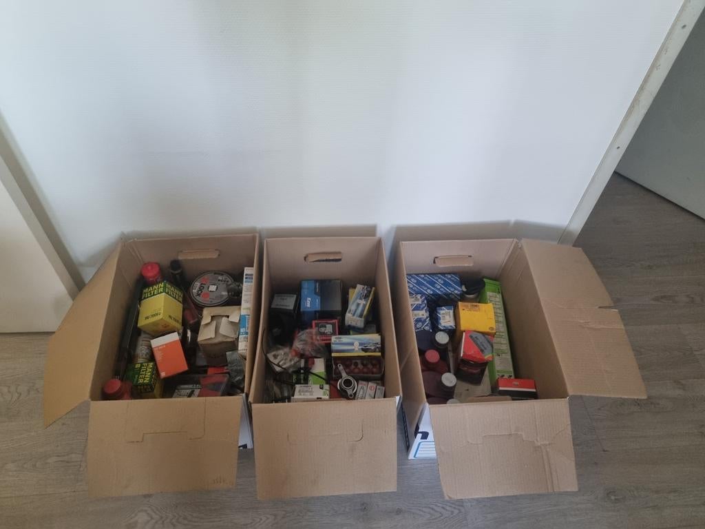 Heel veel nieuwe onderdelen tekoop wegens stoppen garage, Ophalen
