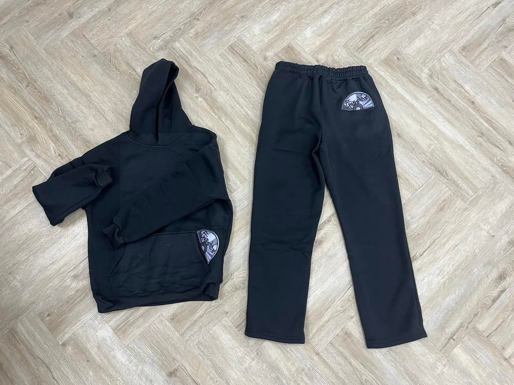 Tracksuit met cd print, Ophalen of Verzenden, Zo goed als nieuw, Zwart, Overige typen